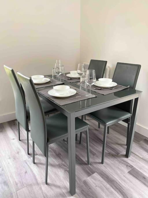 Modern Flat Near Train Station With Free Parking Apartment Cambridge  Exterior photo