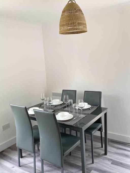 Modern Flat Near Train Station With Free Parking Apartment Cambridge  Exterior photo