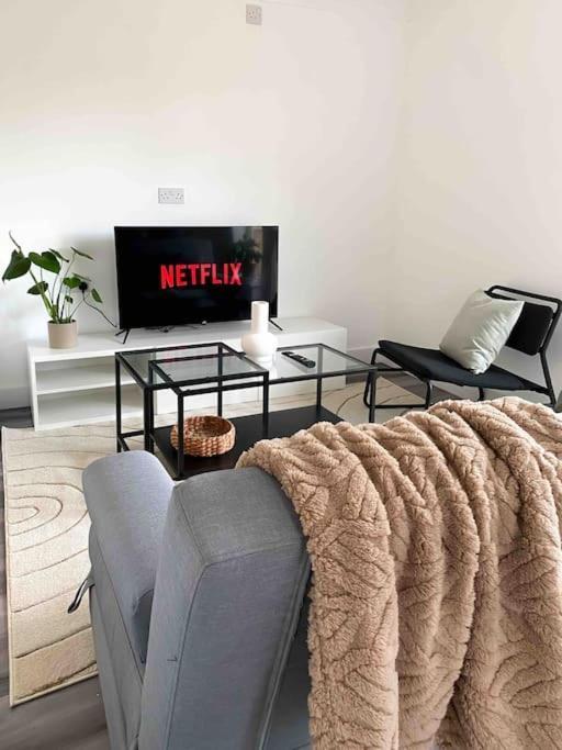Modern Flat Near Train Station With Free Parking Apartment Cambridge  Exterior photo