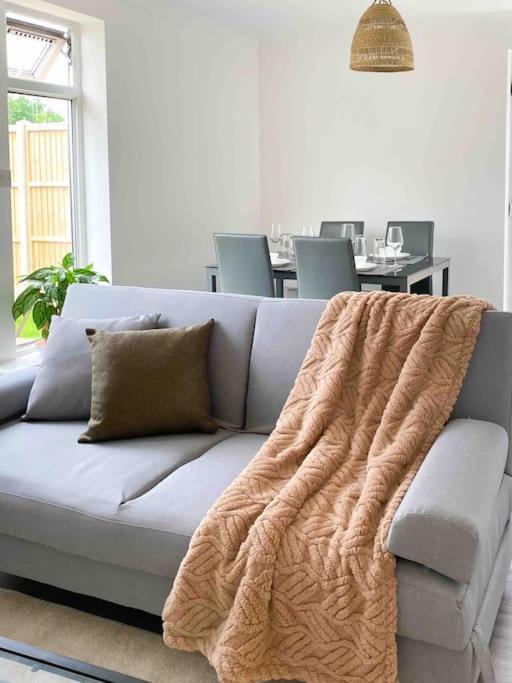 Modern Flat Near Train Station With Free Parking Apartment Cambridge  Exterior photo